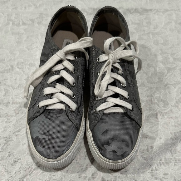Steve Madden Womens Emmi Platform Camouflage Lace Up Gray Sneaker ShoesSize 7 - Picture 1 of 7